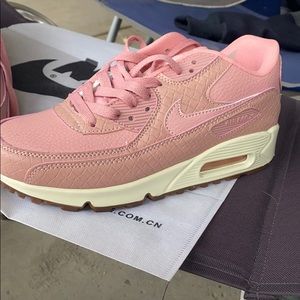 Women’s Nike shoes